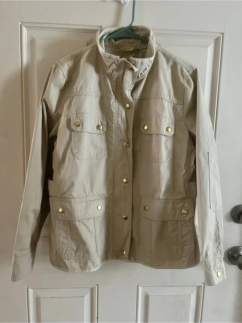 Women's J Crew light weight waxed cotton utility style with Gold Hardware.